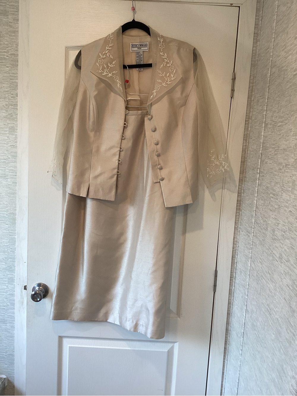 Jessica Howard Champagne Suit with Embroidered Jacket 14P EUC